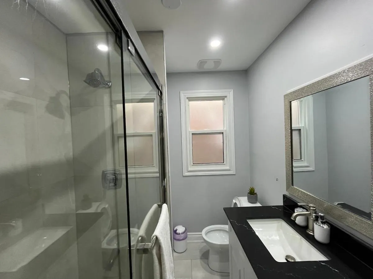 Сasa de vacaciones Renovated Home - Walk To Falls & Tourist District Niagara Falls